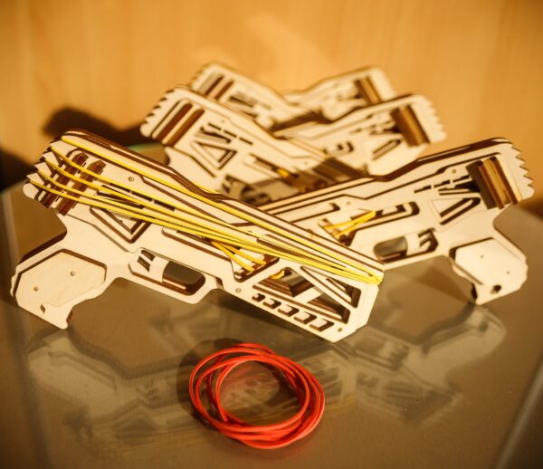 Small simple rubber band gun and targets. Laser cut files - Image 5